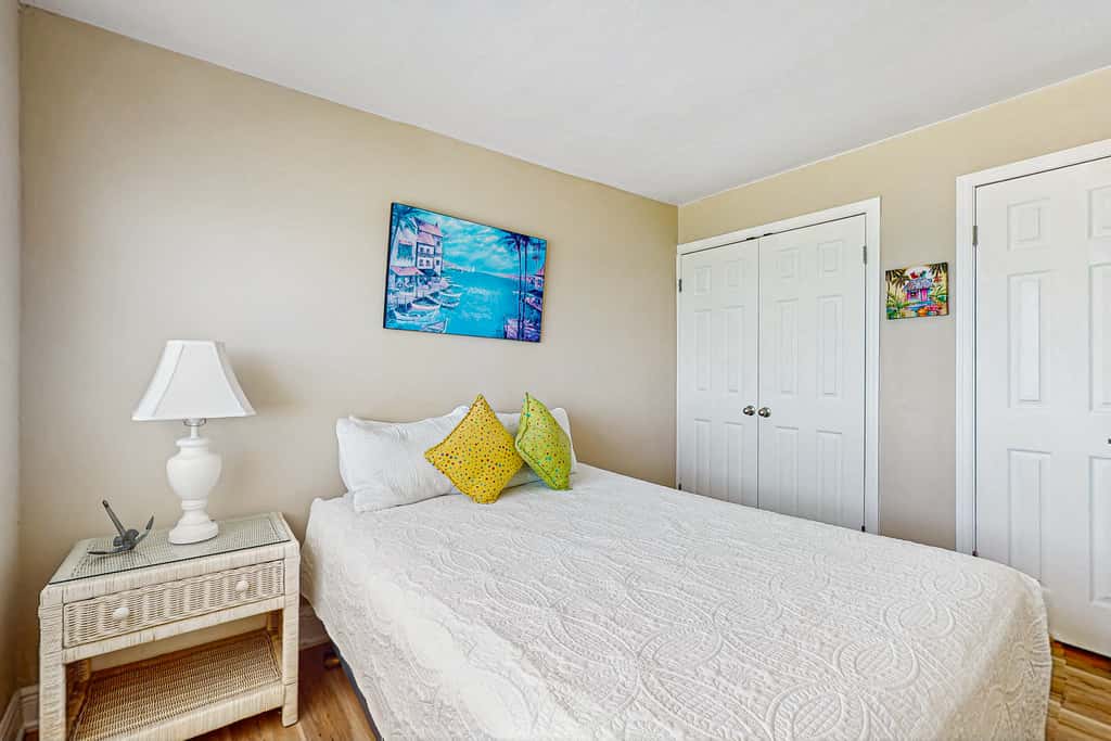 Gorgeous beachfront condo with plenty of space, shared pool & beach access