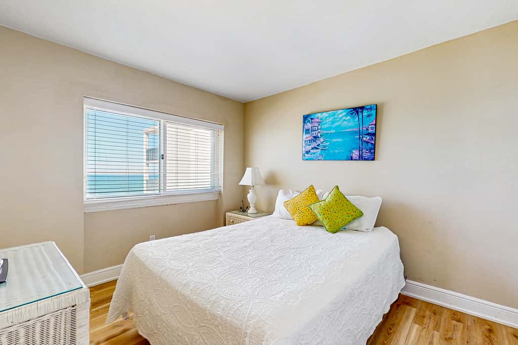 Gorgeous beachfront condo with plenty of space, shared pool & beach access
