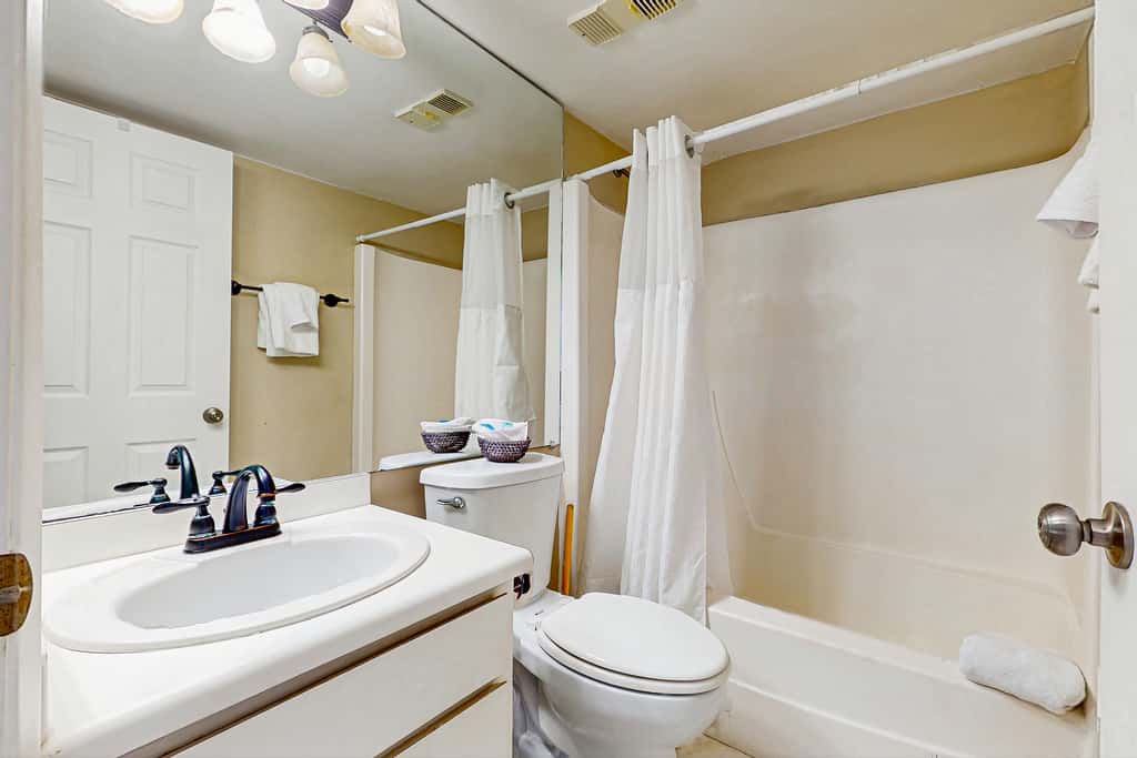 Gorgeous beachfront condo with plenty of space, shared pool & beach access