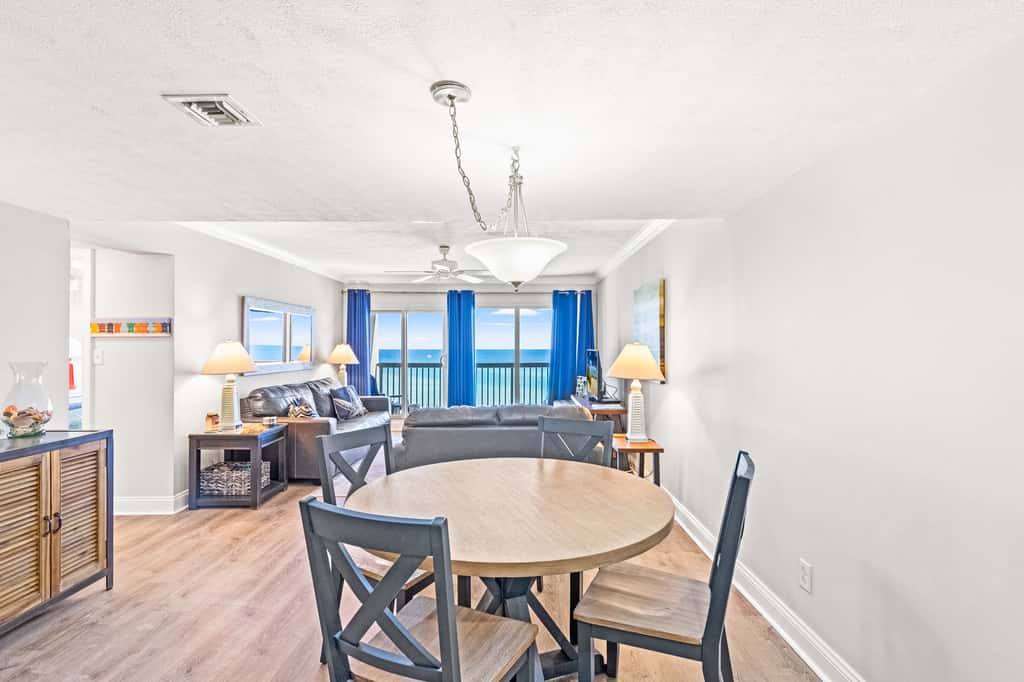 Beachview Condo with full kitchen, shared pool and beach access
