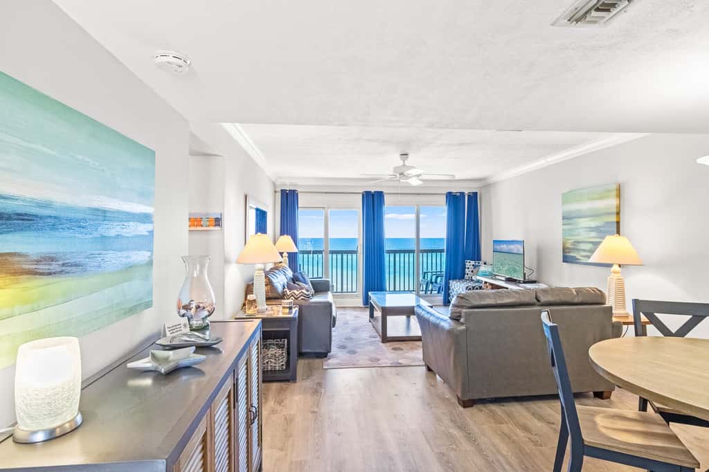 Beachview Condo with full kitchen, shared pool and beach access
