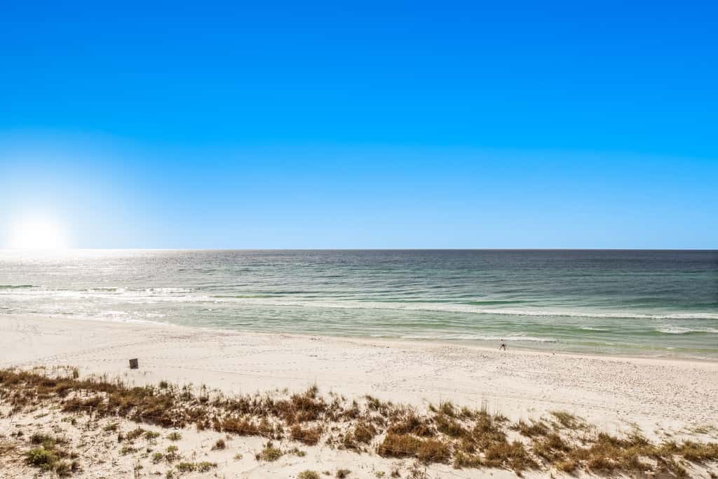 Beautiful Pinnacle Port condo with pools & basketball court right next to beach