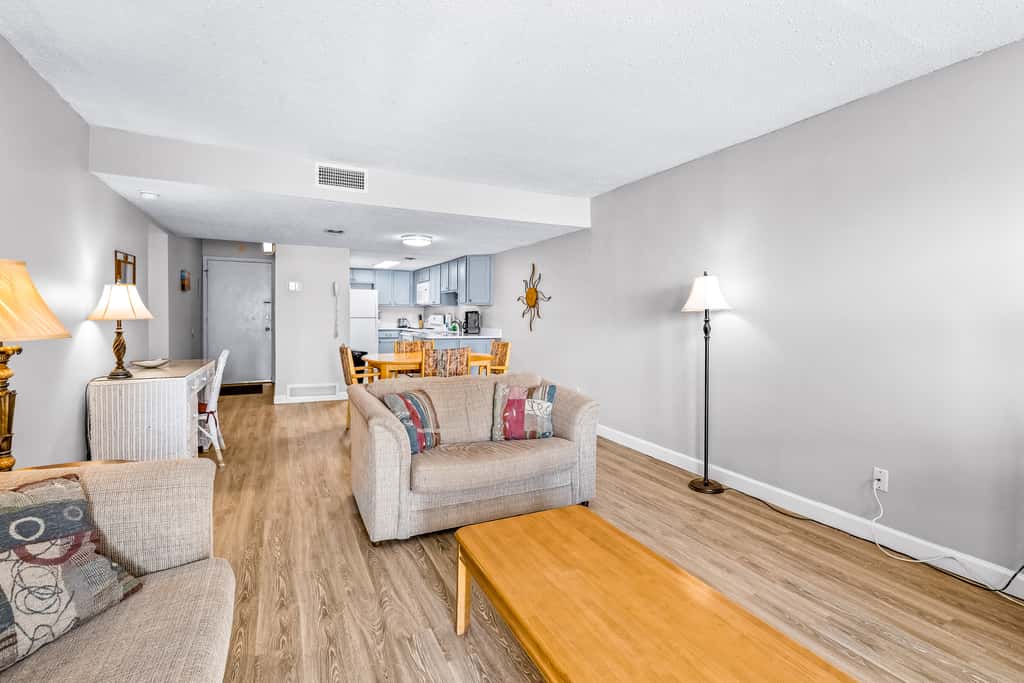 Beautiful Pinnacle Port condo with pools & basketball court right next to beach