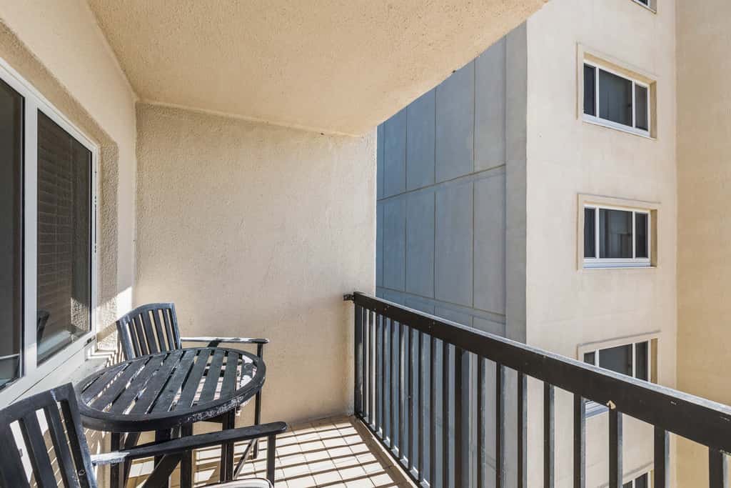 Beautiful Pinnacle Port condo with pools & basketball court right next to beach