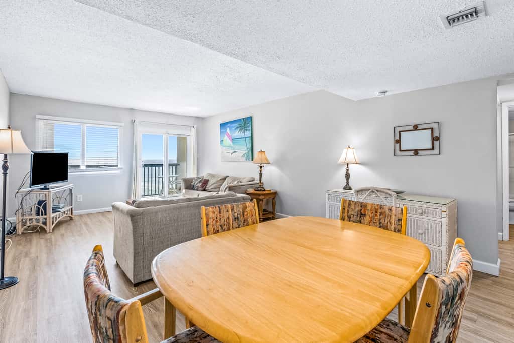Beautiful Pinnacle Port condo with pools & basketball court right next to beach