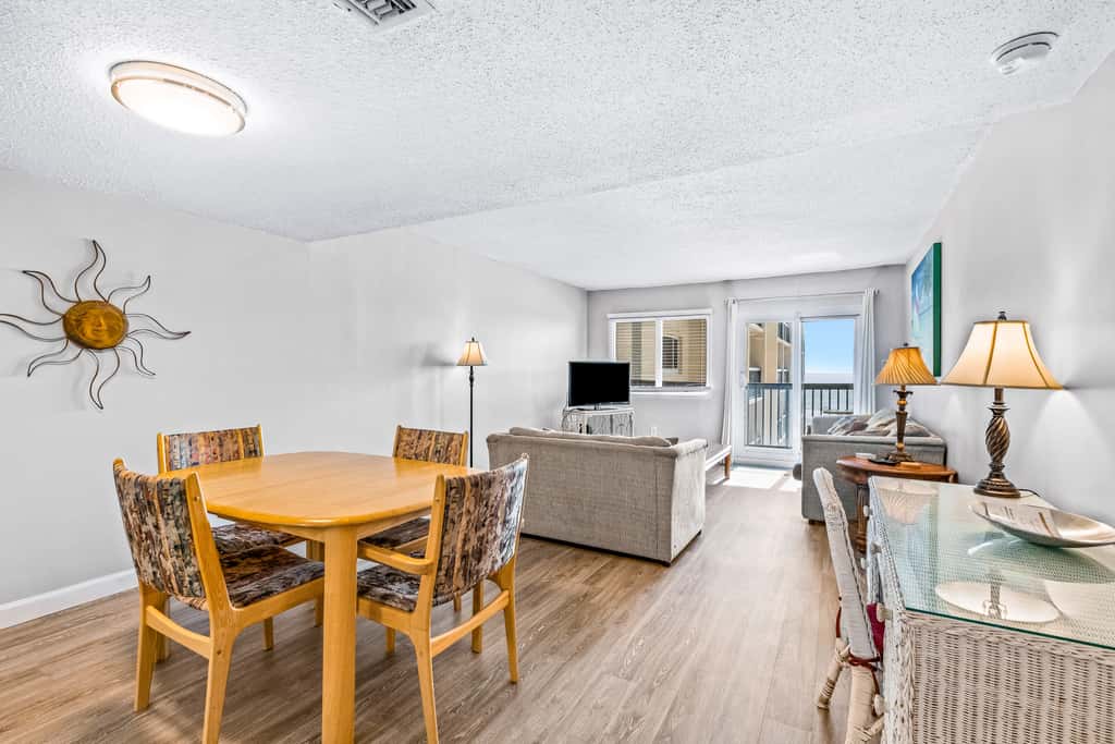 Beautiful Pinnacle Port condo with pools & basketball court right next to beach