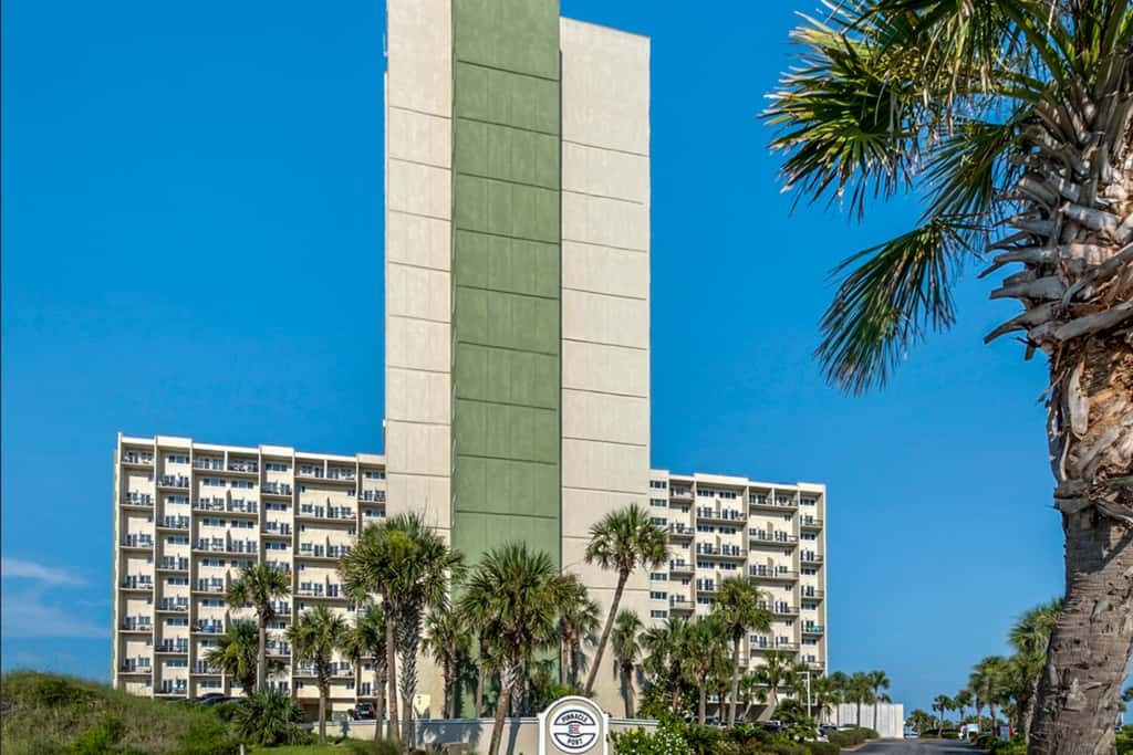 Beautiful Pinnacle Port condo with pools & basketball court right next to beach