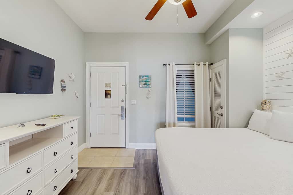 Lakefront dog-friendly condo with water views, pool, hot tub & beach access