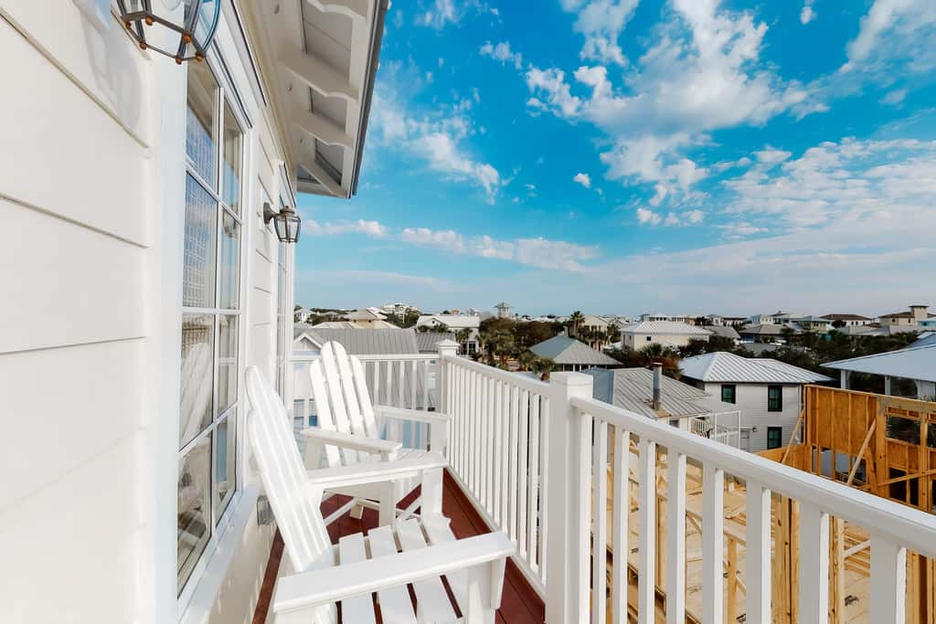 Invitingly Warm 4-Bedroom - Gated Community - Seasonal Beach Service Included