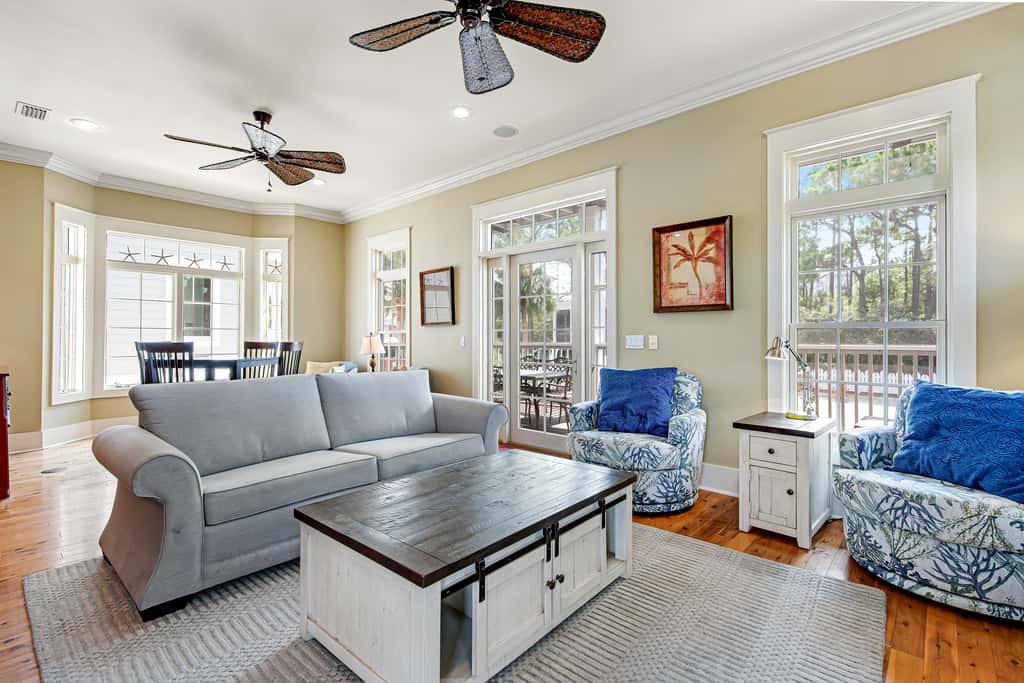 Invitingly Warm 4-Bedroom - Gated Community - Seasonal Beach Service Included