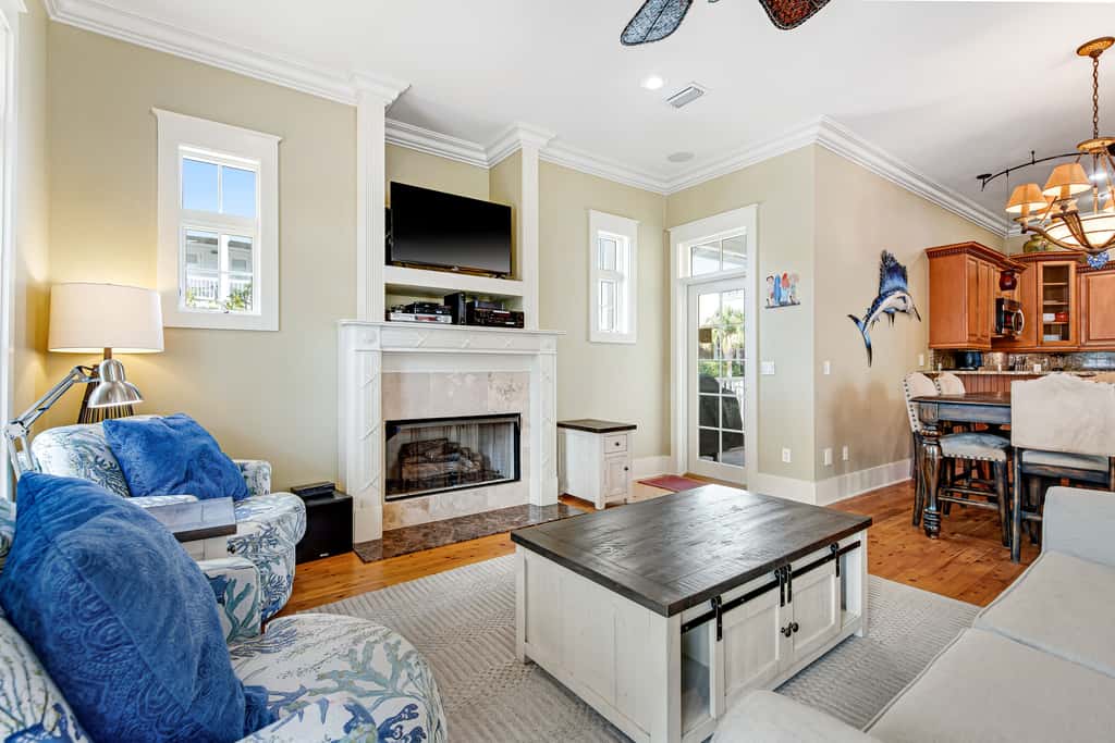 Invitingly Warm 4-Bedroom - Gated Community - Seasonal Beach Service Included