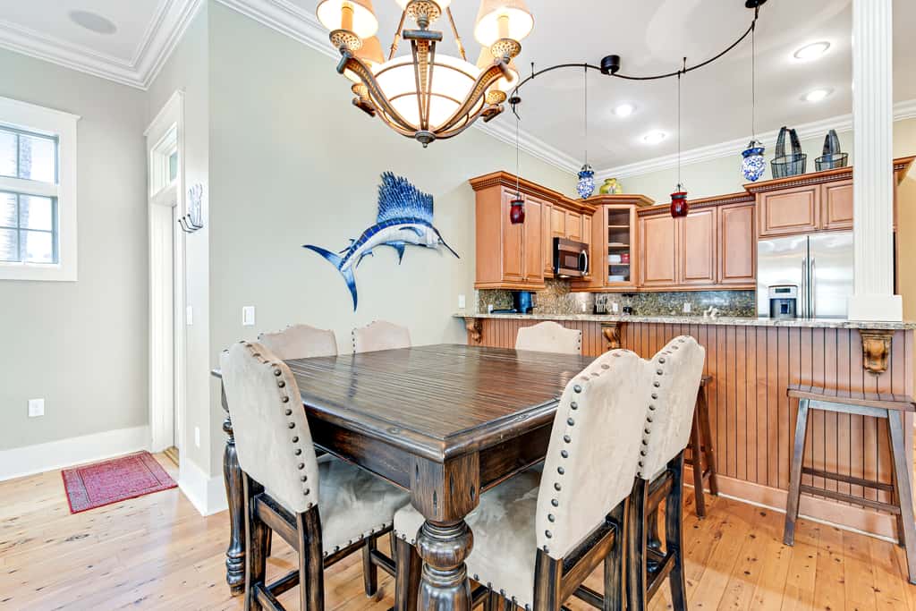 Invitingly Warm 4-Bedroom - Gated Community - Seasonal Beach Service Included