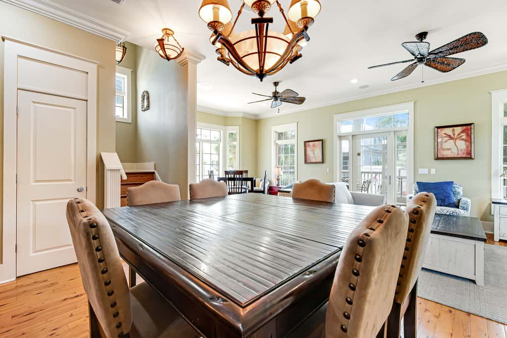Invitingly Warm 4-Bedroom - Gated Community - Seasonal Beach Service Included