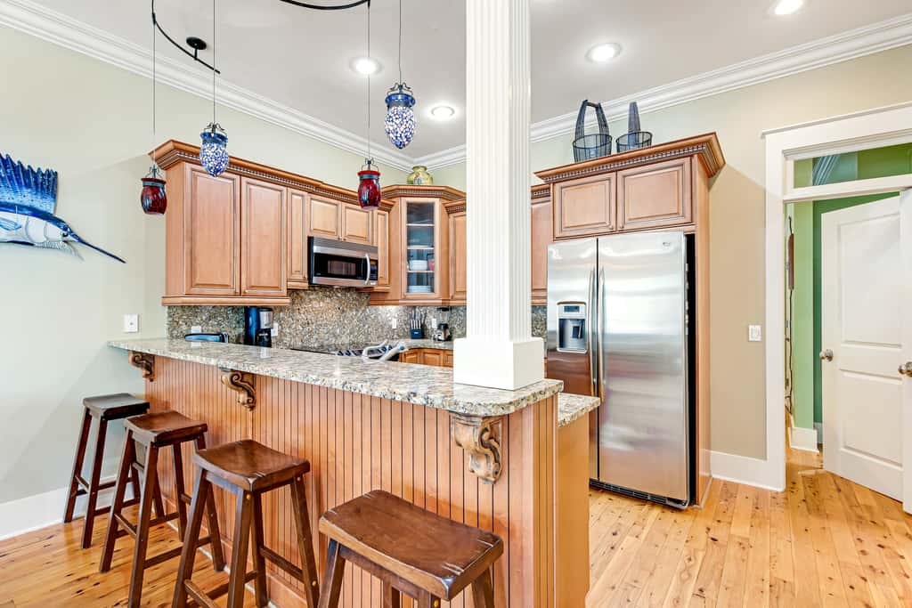 Invitingly Warm 4-Bedroom - Gated Community - Seasonal Beach Service Included