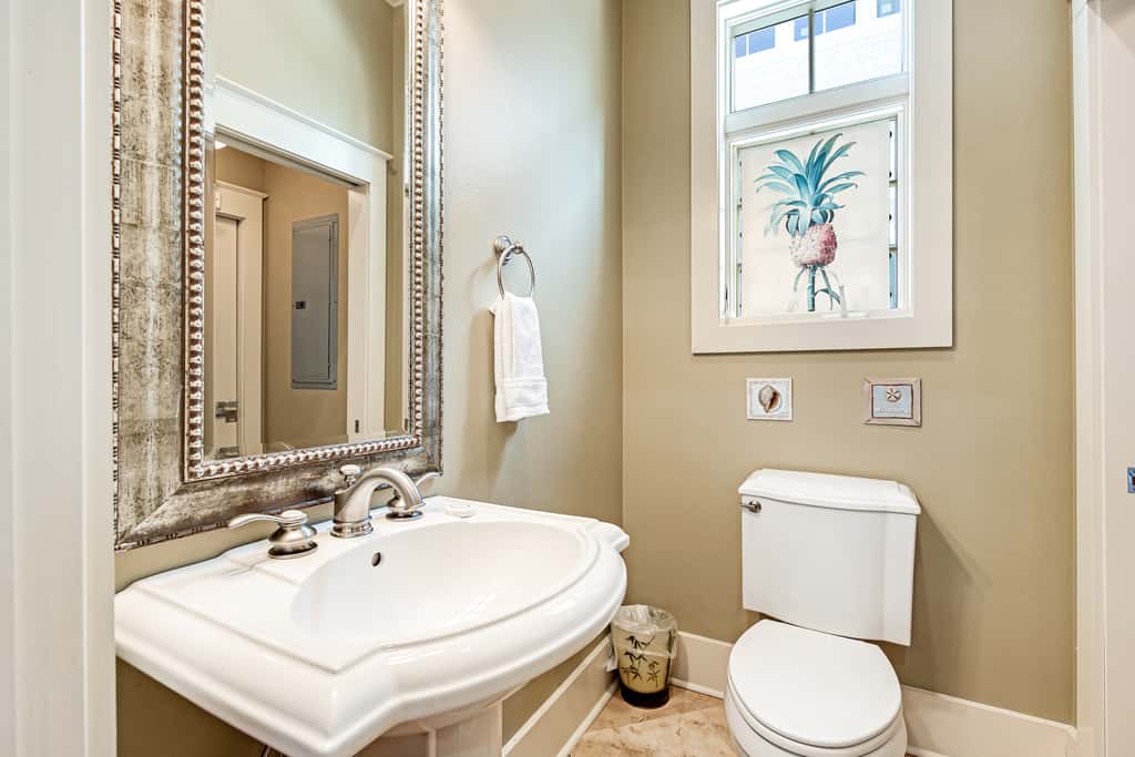 Invitingly Warm 4-Bedroom - Gated Community - Seasonal Beach Service Included