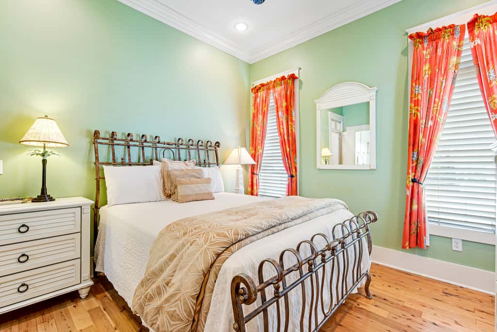 Invitingly Warm 4-Bedroom - Gated Community - Seasonal Beach Service Included