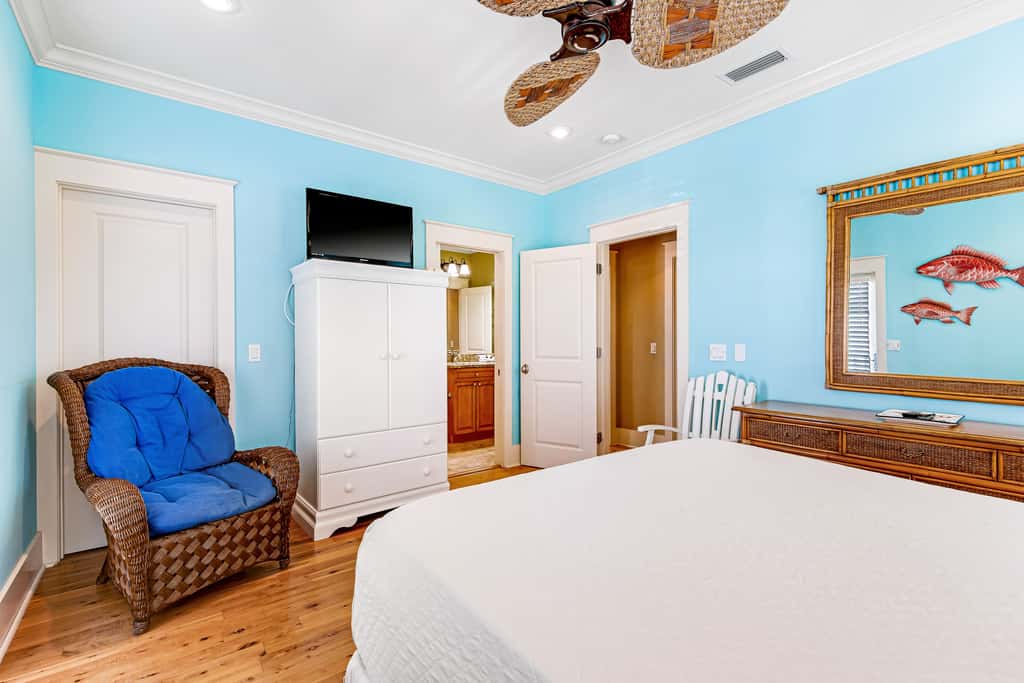 Invitingly Warm 4-Bedroom - Gated Community - Seasonal Beach Service Included