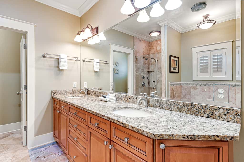 Invitingly Warm 4-Bedroom - Gated Community - Seasonal Beach Service Included