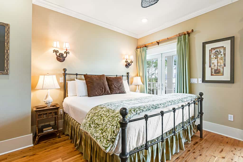 Invitingly Warm 4-Bedroom - Gated Community - Seasonal Beach Service Included