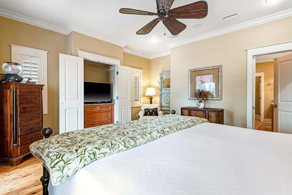 Invitingly Warm 4-Bedroom - Gated Community - Seasonal Beach Service Included