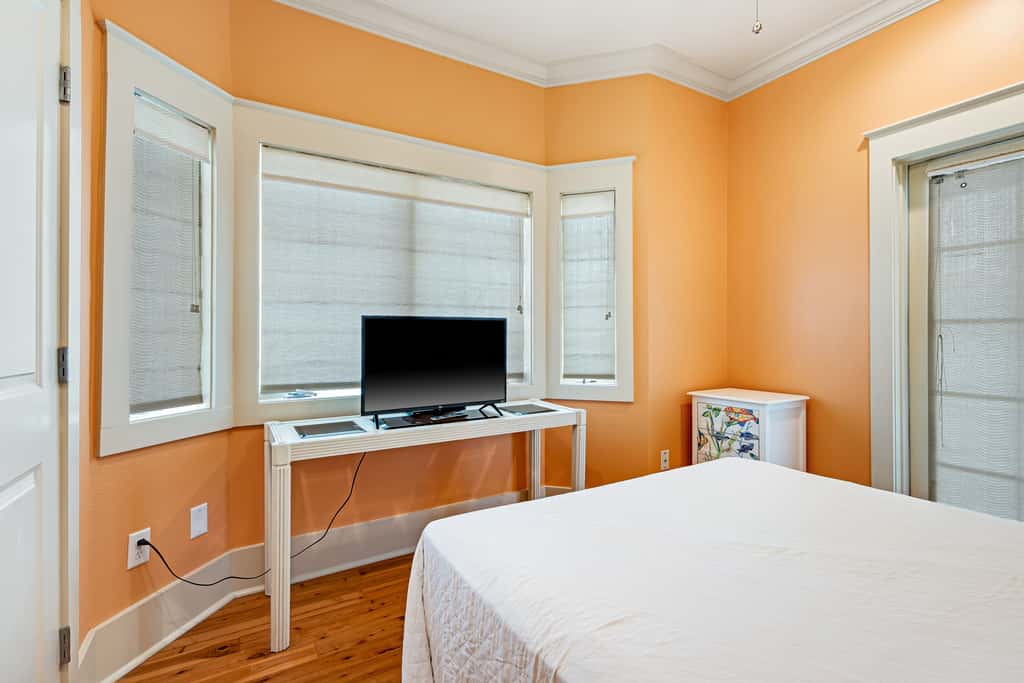 Invitingly Warm 4-Bedroom - Gated Community - Seasonal Beach Service Included