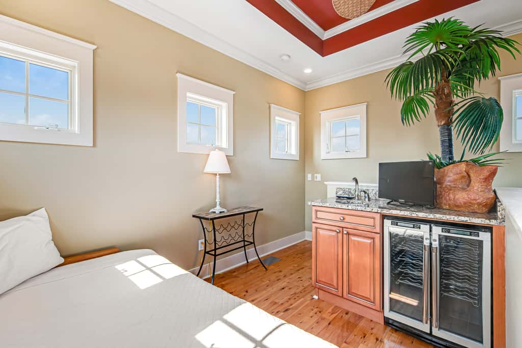 Invitingly Warm 4-Bedroom - Gated Community - Seasonal Beach Service Included
