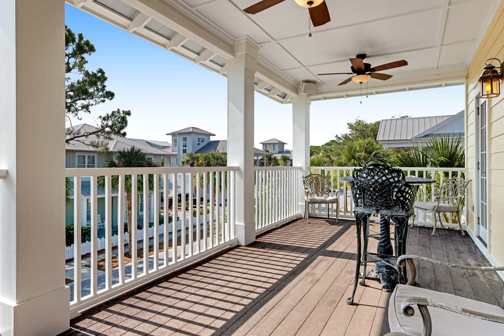 Invitingly Warm 4-Bedroom - Gated Community - Seasonal Beach Service Included