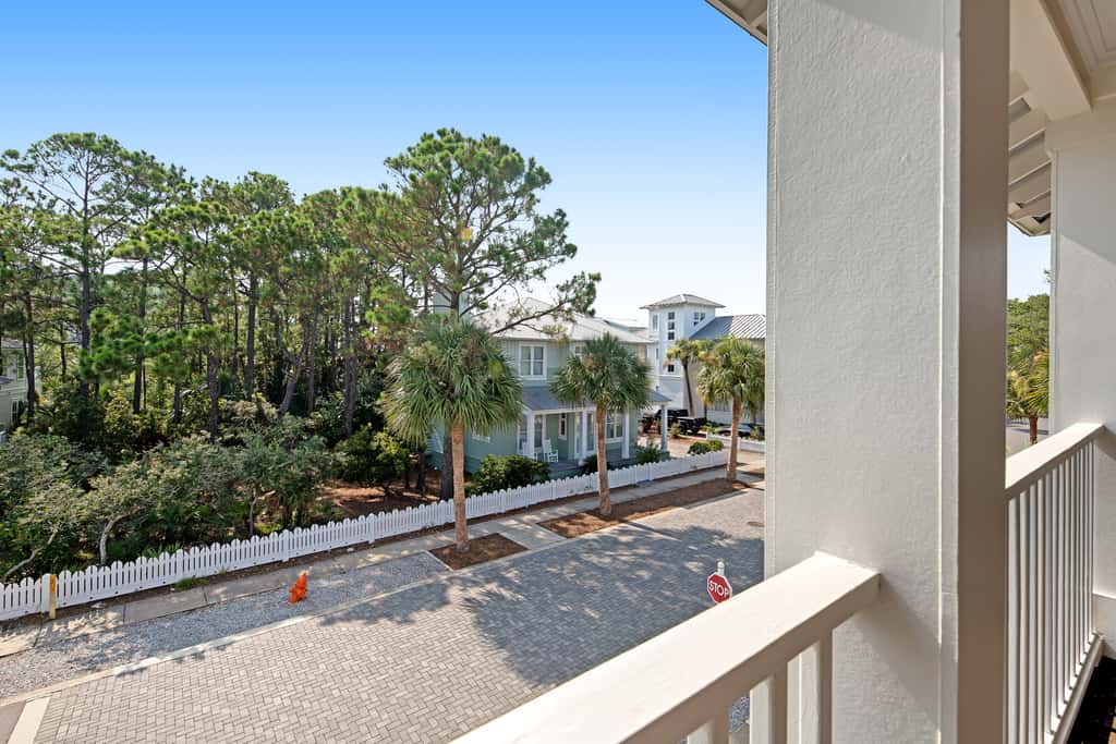 Invitingly Warm 4-Bedroom - Gated Community - Seasonal Beach Service Included