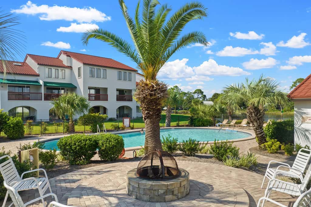 Condo near the water with pool, tennis, balcony, grill, washer&dryer, AC