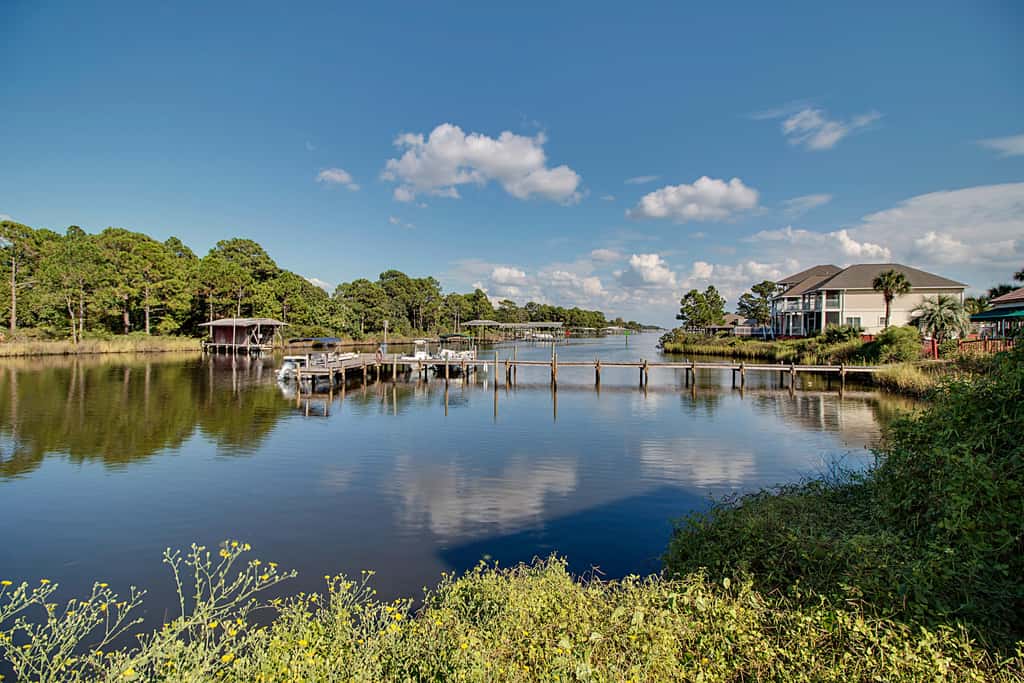 Snowbird-friendly studio with boat dock, beach access & pool