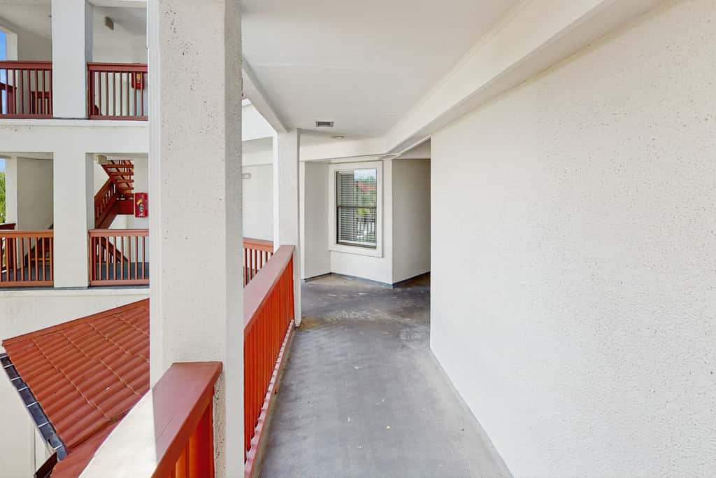 Snowbird-friendly studio with boat dock, beach access & pool