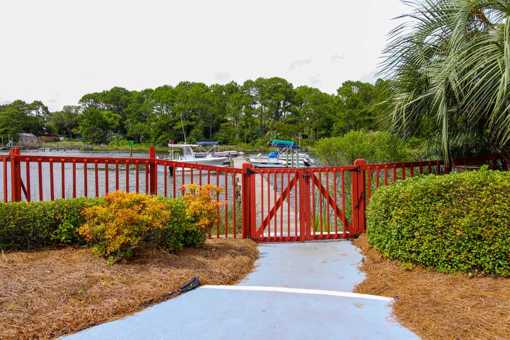 Lovely condo with pool, sauna & dock - across the street from beach