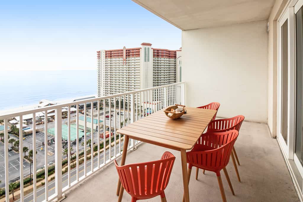 14th-Floor Condo with Gulf Views, WD, Shared Pools, Hot Tubs, WiFi, & Central AC