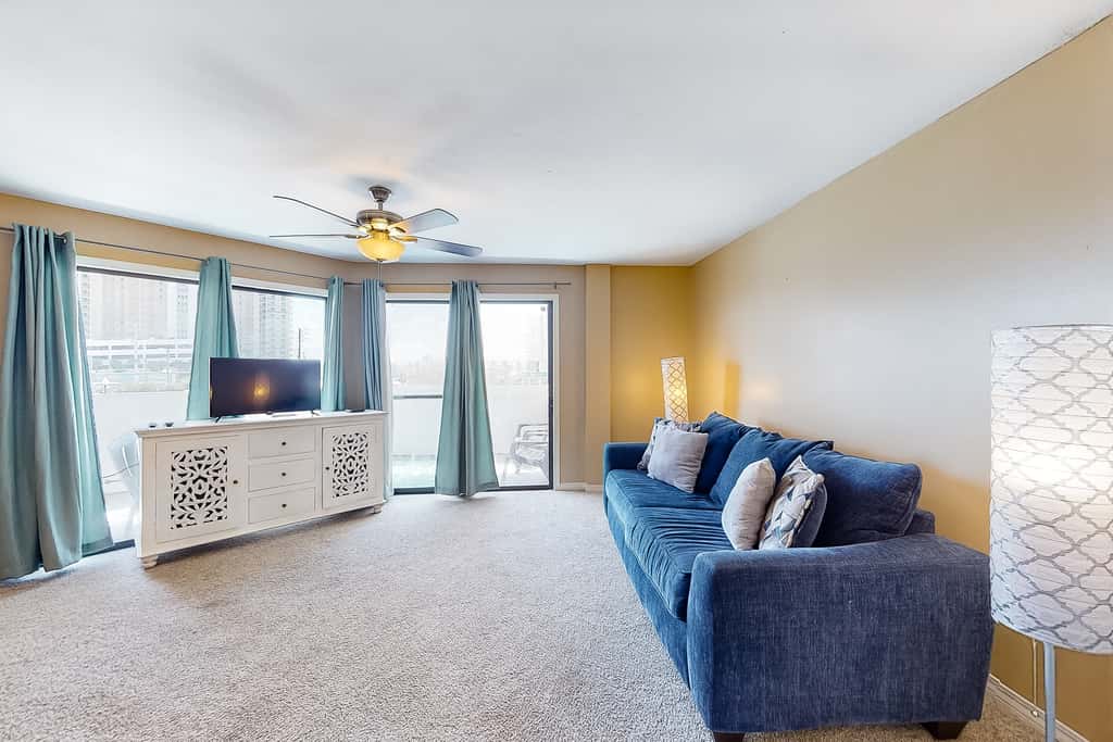 Cozy condo in paradise with pool, sauna & private dock - snowbird-friendly
