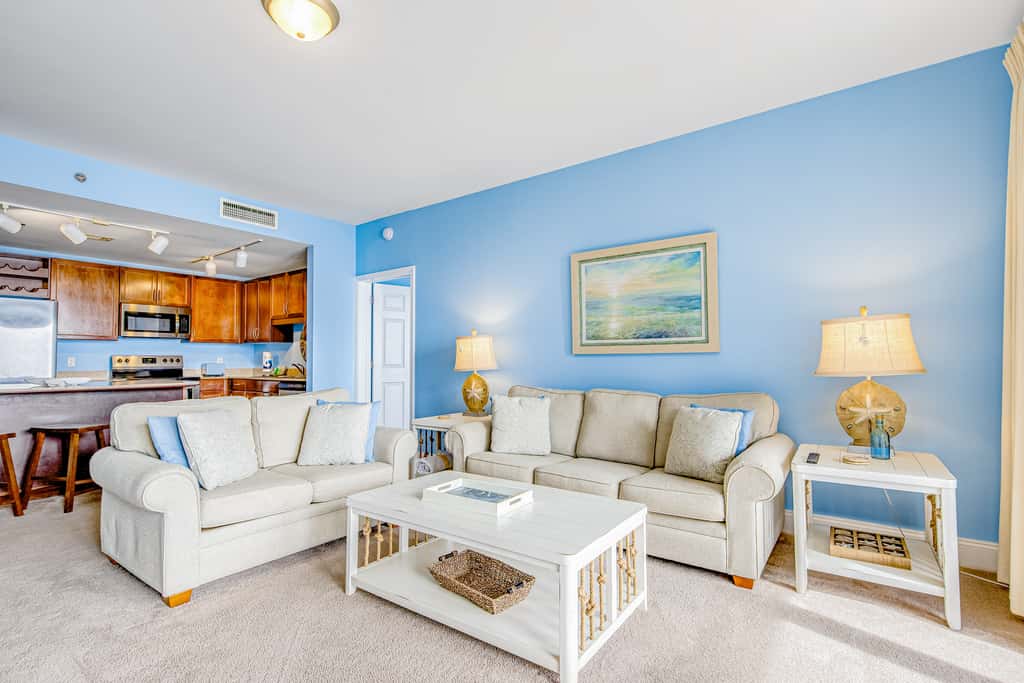 Gulf-front getaway with multiple pools and hot tubs plus WiFi, washer&dryer