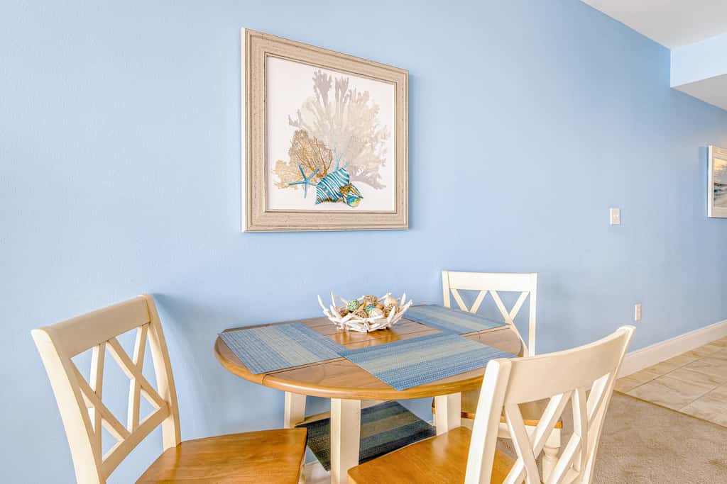 Gulf-front getaway with multiple pools and hot tubs plus WiFi, washer&dryer