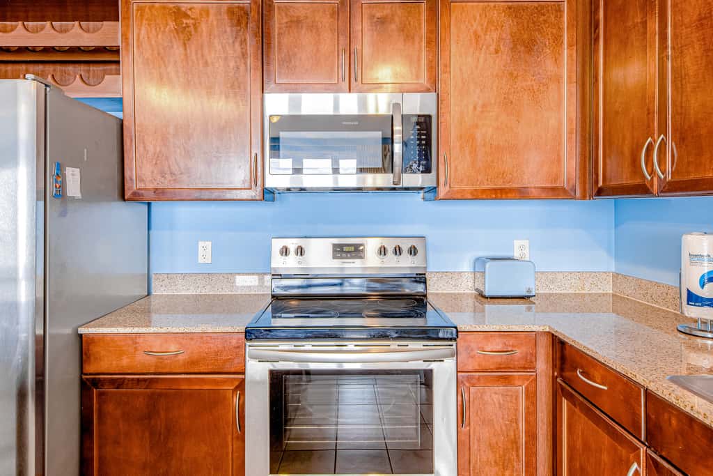 Gulf-front getaway with multiple pools and hot tubs plus WiFi, washer&dryer