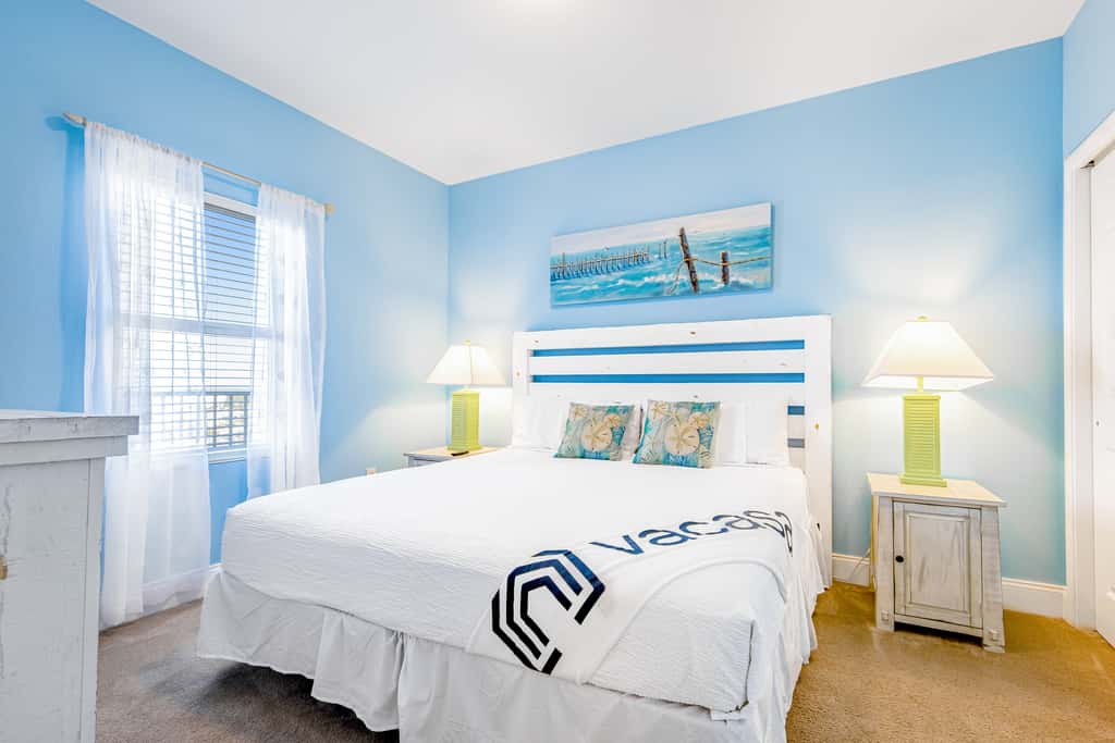Gulf-front getaway with multiple pools and hot tubs plus WiFi, washer&dryer