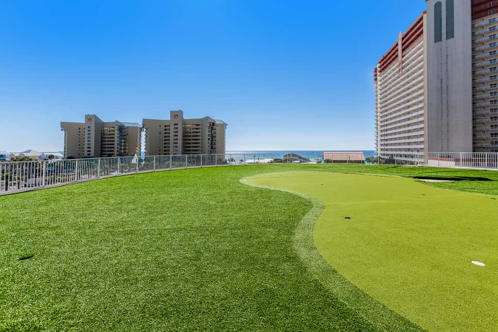 Gulf-front getaway with multiple pools and hot tubs plus WiFi, washer&dryer