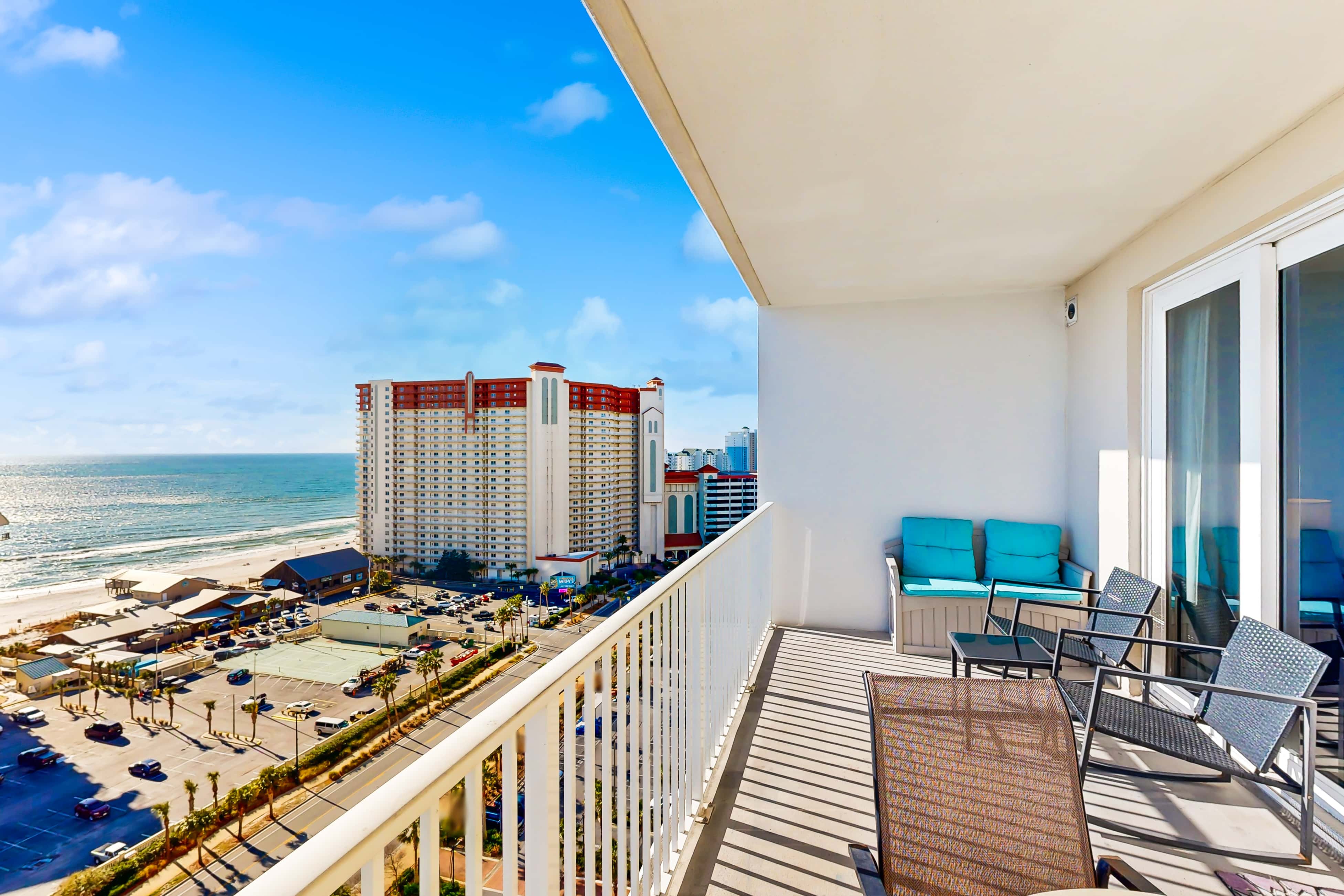 14th floor condo with pool & hot tub access, ocean view, WiFi, WD, & central AC