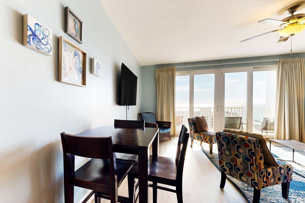 14th floor condo with pool & hot tub access, ocean view, WiFi, WD, & central AC