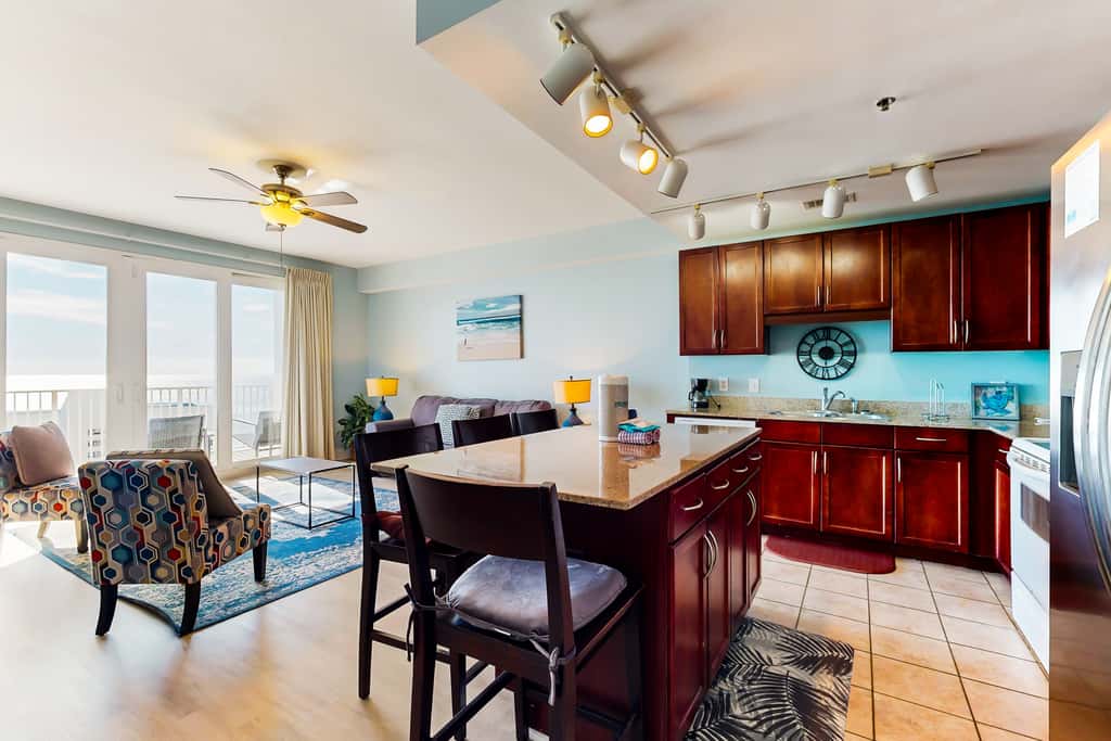 14th floor condo with pool & hot tub access, ocean view, WiFi, WD, & central AC