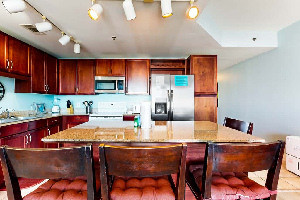 14th floor condo with pool & hot tub access, ocean view, WiFi, WD, & central AC