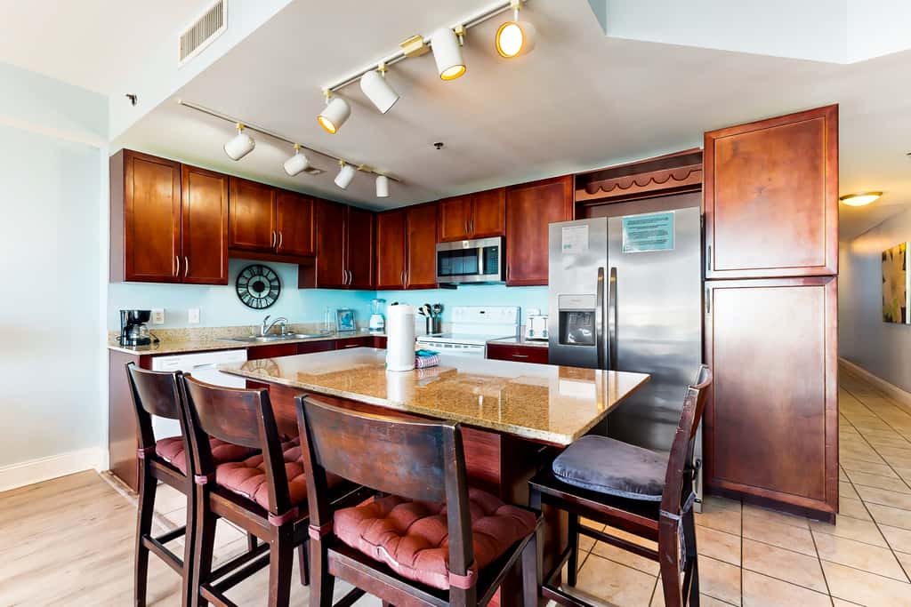 14th floor condo with pool & hot tub access, ocean view, WiFi, WD, & central AC