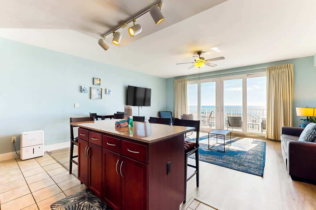 14th floor condo with pool & hot tub access, ocean view, WiFi, WD, & central AC
