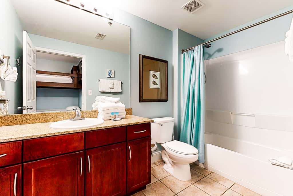 14th floor condo with pool & hot tub access, ocean view, WiFi, WD, & central AC