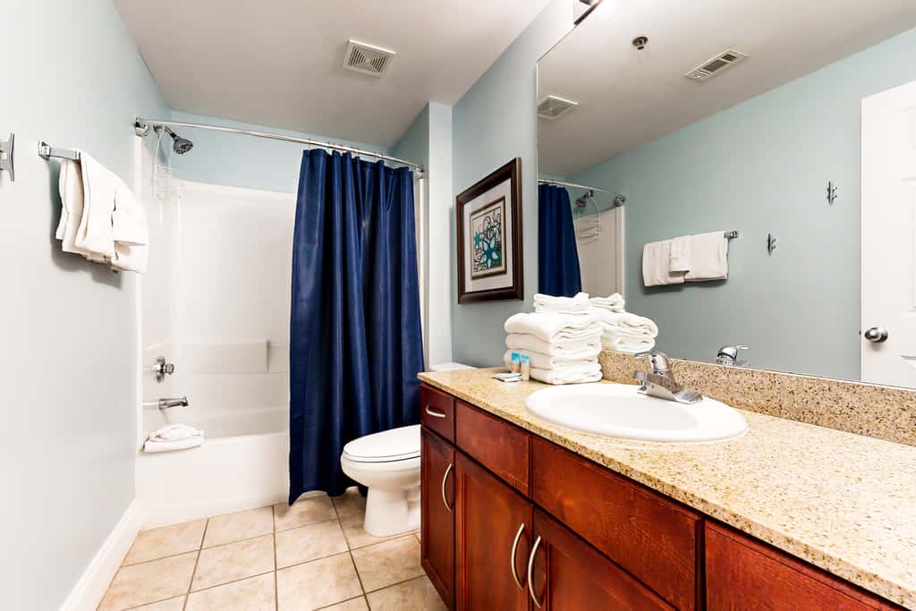 14th floor condo with pool & hot tub access, ocean view, WiFi, WD, & central AC