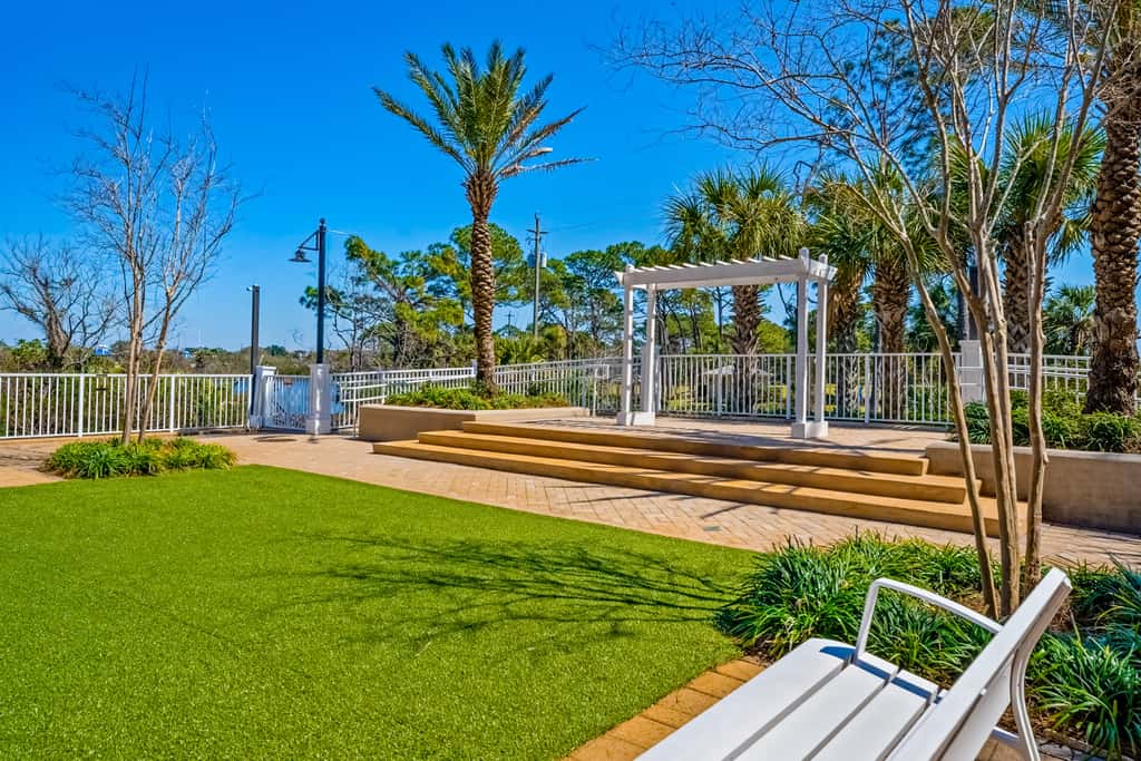 14th floor condo with pool & hot tub access, ocean view, WiFi, WD, & central AC