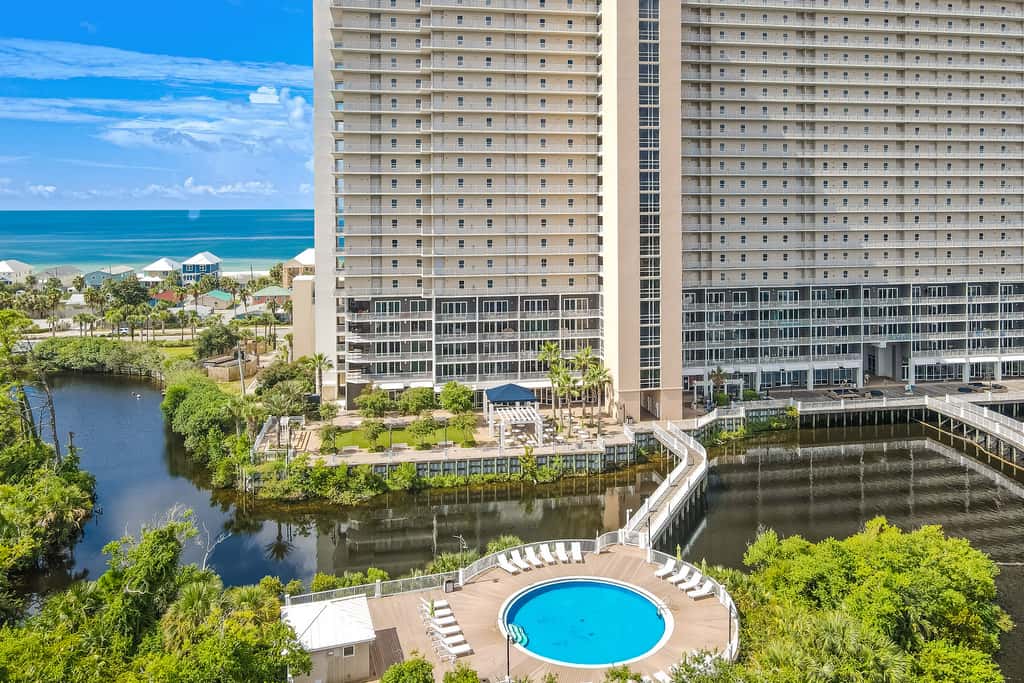 14th floor condo with pool & hot tub access, ocean view, WiFi, WD, & central AC