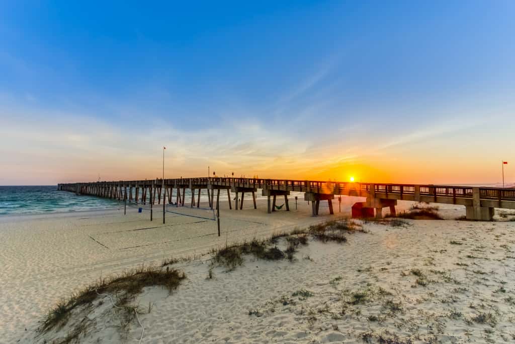 14th floor condo with pool & hot tub access, ocean view, WiFi, WD, & central AC